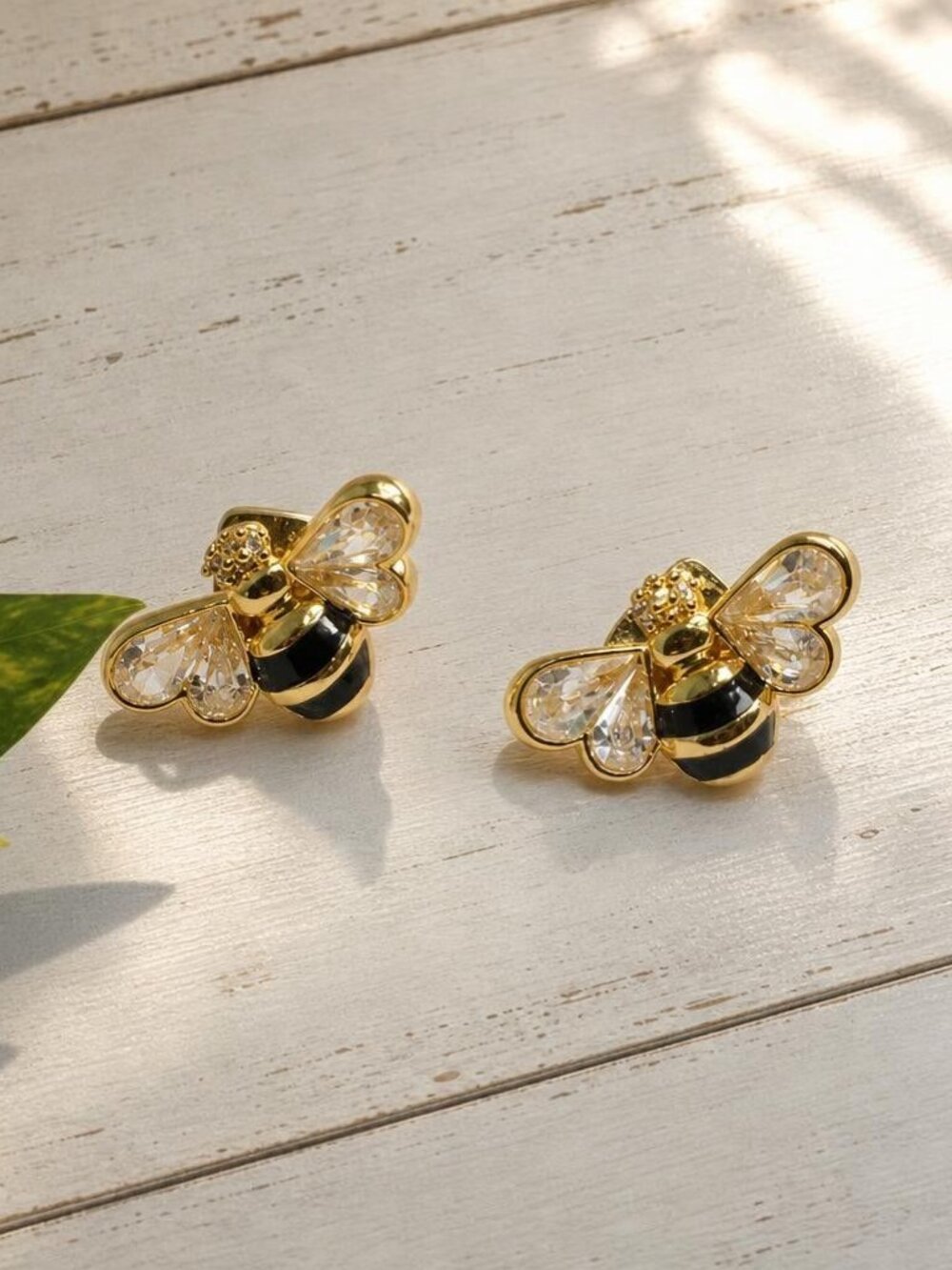 Kate Spade All Abuzz Stone Bee Stud Earrings Gold - Picture 2 of 2